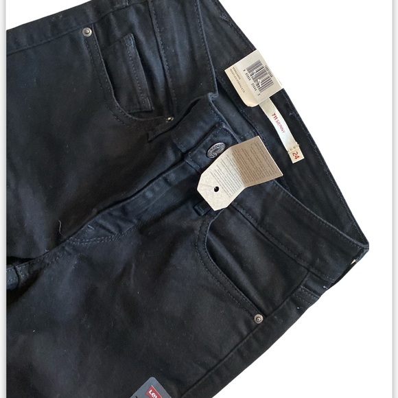 NWT Levi's women’s 711 Skinny Jeans size 24x30 Black - Picture 9 of 9